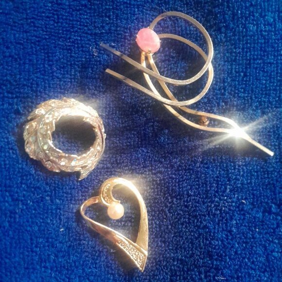 Vintage Brooches - Picture 1 of 6